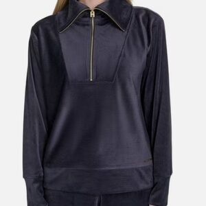 Women’s Halston pullover, black color velour new no size medium 22pit